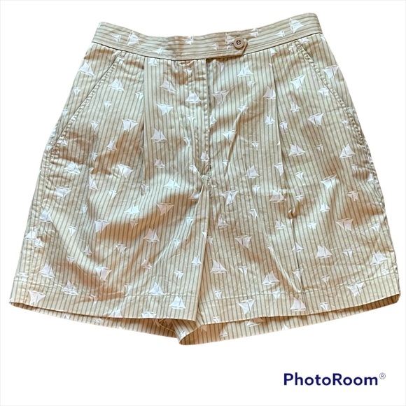 Liz Claiborne Pants - Vintage Liz Claiborne tan with white sailboats high waist shorts size 8